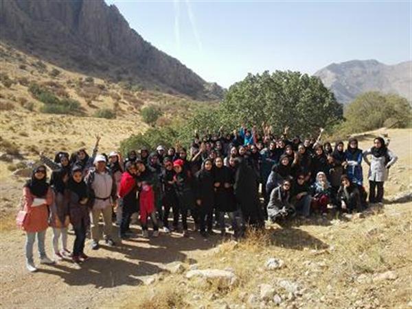 دانشجویان دانشگاه علوم پزشکی کرمانشاه با برگزاری کوهپیمایی هفته تربیت بدنی را گرامی داشتند