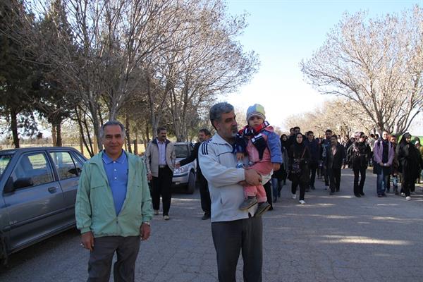 کاروان نشاط و سلامت ؛  پیاده روی بزرگ خانوادگی دانشگاه علوم پزشکی کرمانشاه