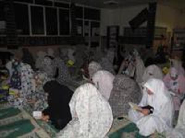 برگزاری مراسم پر فیض زیارت عاشورا در خوابگاه شهید مفتح