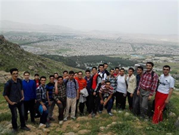 بمناسبت روز شوراها و صعود دانشجویان به ارتفاعات طاقبستان
